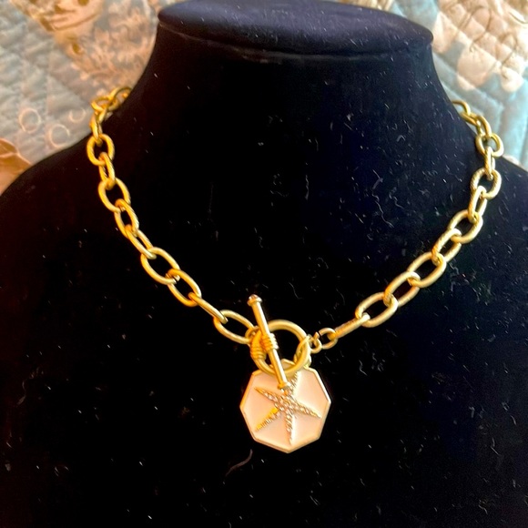 Fornash Starfish creamy enamel toggle necklace gold toned chain - Picture 3 of 8